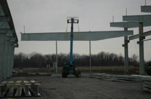 Putting on the beams for the roof of Uni-Fab